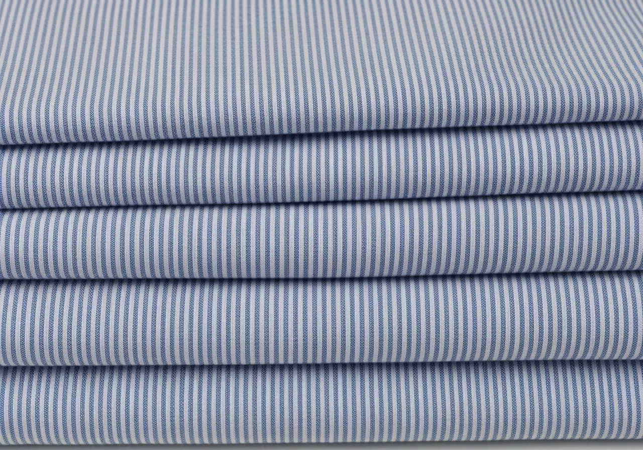 Blå randig stretchpoplin för skjortor