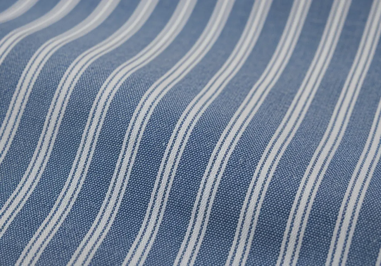 Mönsterskärpa i skjorttyg blå rand